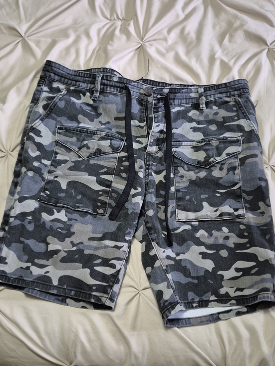 rue21 premium Other - Men's Gray Camo Cargo Shorts with Utility Pockets